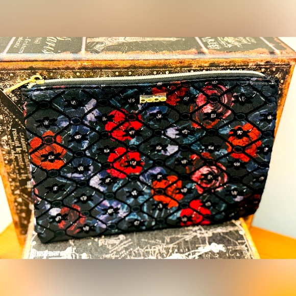 NWOT BEBE Cosmetics Pouch & Bag Charm - Picture 3 of 7